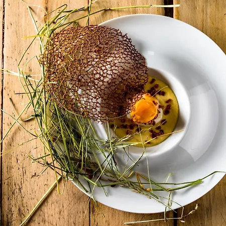 Hotel Restaurant Gastronomique La Huchette 3*